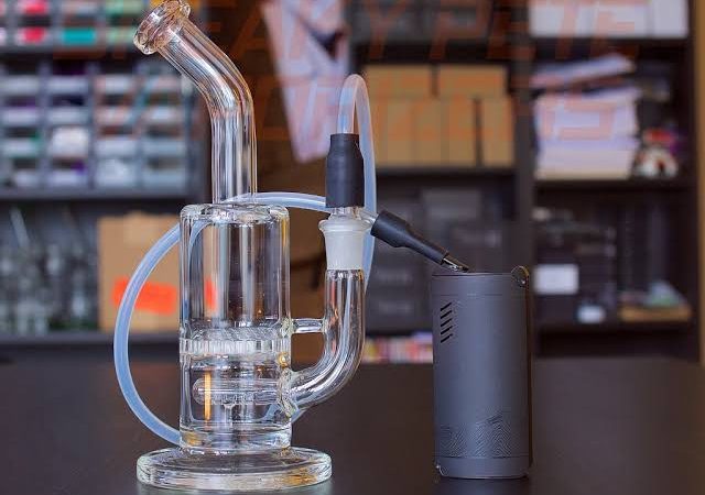 Top Reasons to Buy Glass Bongs for Vaping